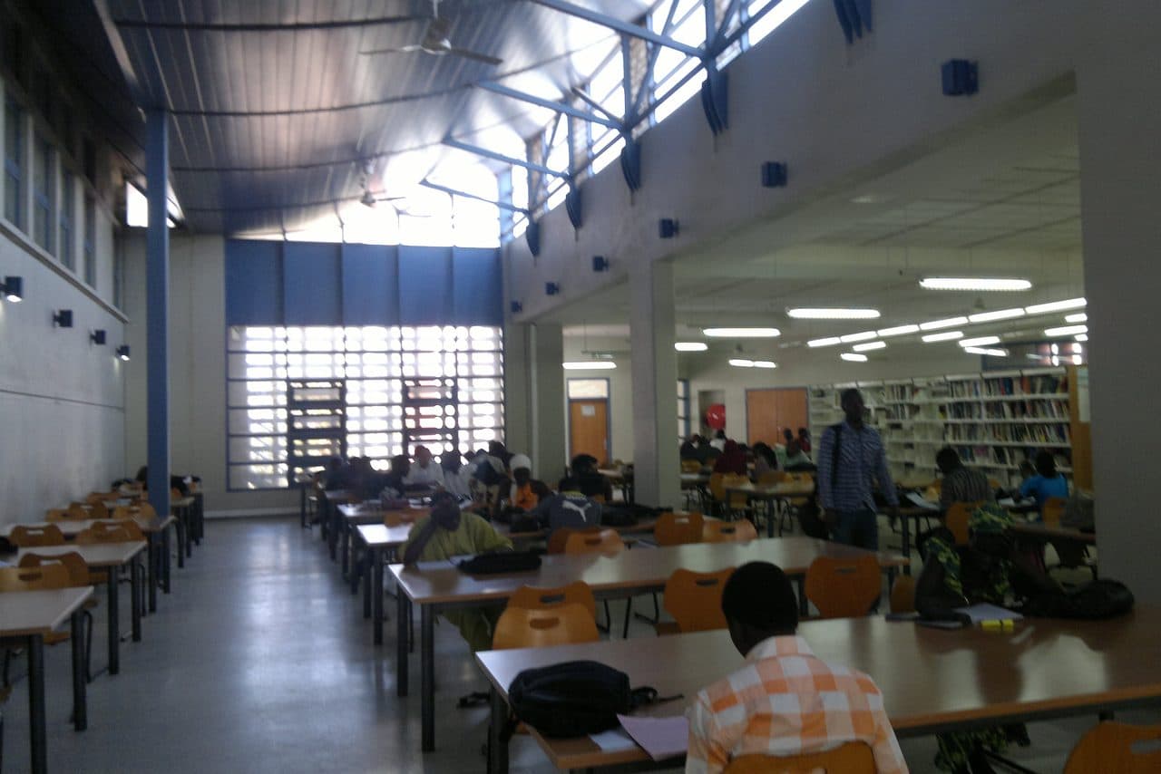 Salle de travail de la bibliothèque de l’Université Cheikh Anta Diop, Dakar