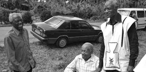 Avec Abel Eyinga et Jean Kamdem, de la Société des amis de Mongo Beti, Akometam.